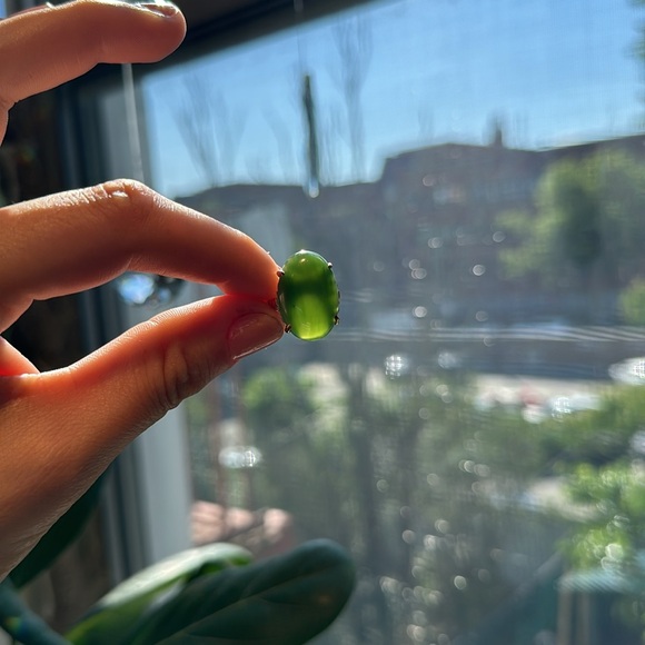 Vintage Green Oval Jade Ring in 18K Gold - Picture 3 of 9